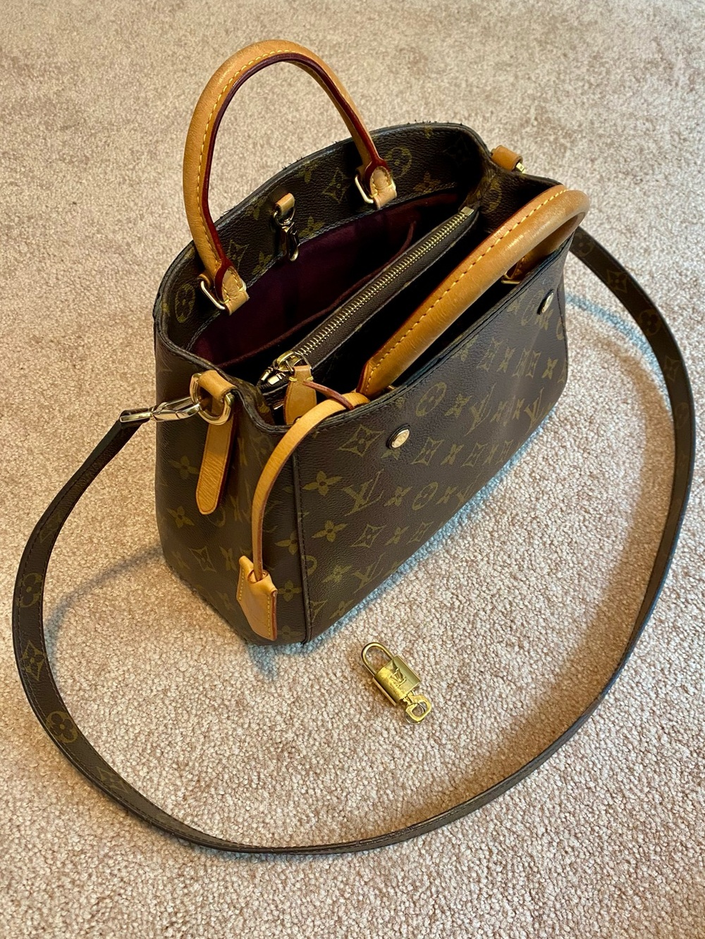 Louis Vuitton | Monogram Montaigne MM Handbag w LV Strap, Lock & Key & Dust Bag - Picture 4 of 16